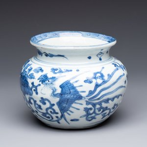 A small Chinese blue and white 'phoenixes and peonies' jar, Wanli — photo 1