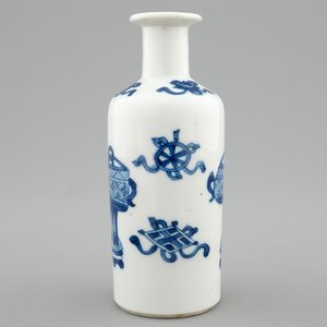 A small Chinese blue and white rouleau vase, Kangxi — photo 4