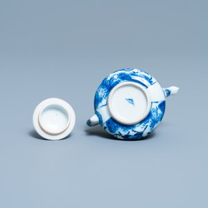 A small Chinese blue and white teapot and cover, Kangxi — 照片 7