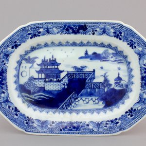 A small Chinese blue and white tureen on stand, Qianlong, 18th C. — photo 2
