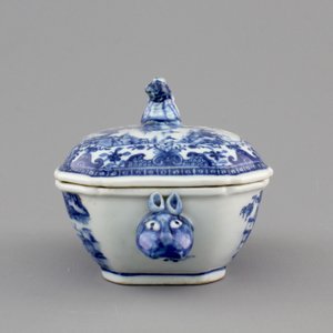 A small Chinese blue and white tureen on stand, Qianlong, 18th C. — photo 6