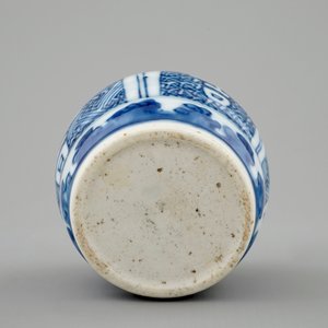 A small Chinese blue and white vase with luck symbols, Wanli, 1573-1619 — photo 6