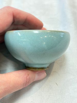 A small Chinese blue-glazed 'jun' tea cup with a wooden box, Song/Yuan — photo 2