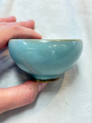 A small Chinese blue-glazed 'jun' tea cup with a wooden box, Song/Yuan — photo 3