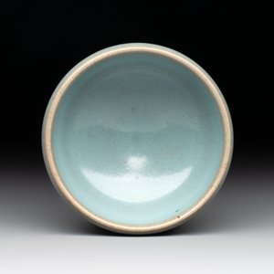 A small Chinese blue-glazed 'jun' tea cup with a wooden box, Song/Yuan — photo 5