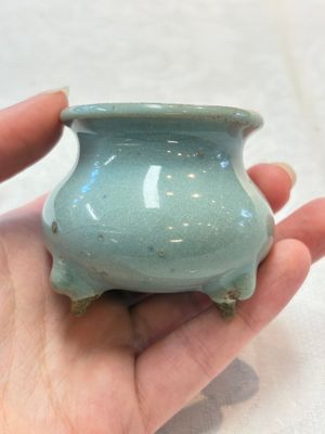 A small Chinese blue-glazed 'jun' tripod censer, Jin/Yuan — photo 1