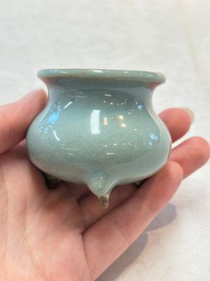 A small Chinese blue-glazed 'jun' tripod censer, Jin/Yuan — photo 2