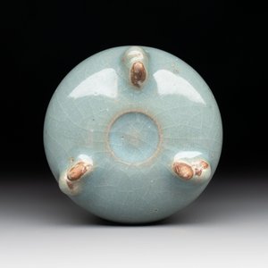 A small Chinese blue-glazed 'jun' tripod censer, Jin/Yuan — photo 6