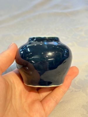 A small Chinese blue-glazed water pot, Wanli mark and of the period — 照片 4