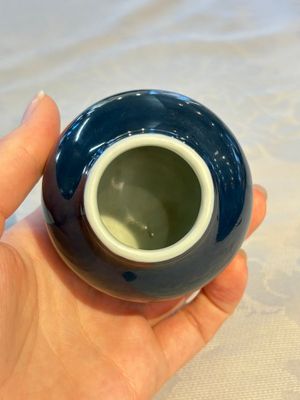 A small Chinese blue-glazed water pot, Wanli mark and of the period — 照片 5