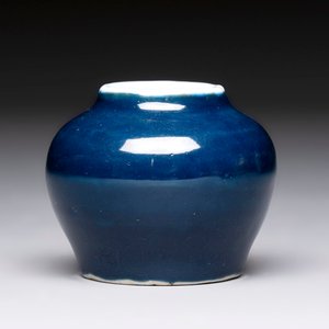 A small Chinese blue-glazed water pot, Wanli mark and of the period — 照片 1
