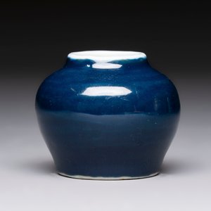 A small Chinese blue-glazed water pot, Wanli mark and of the period — 照片 2