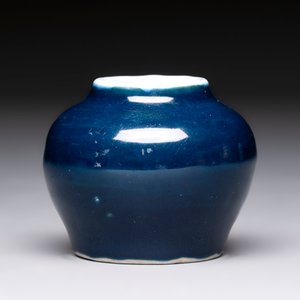 A small Chinese blue-glazed water pot, Wanli mark and of the period — 照片 4