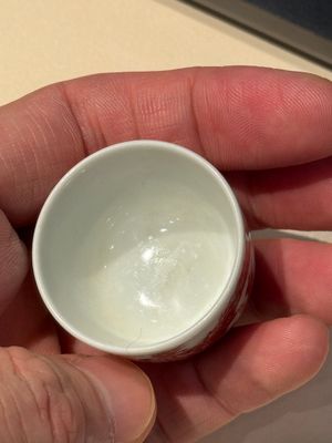 A small Chinese blue, white and copper-red 'dragon' wine cup, Lang Jin Ge Zhi 郎唫閣製 mark, 19/20th C. — photo 13