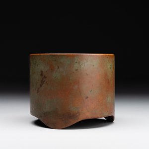 A small Chinese bronze cylindric tripod censer, Xuande mark, Ming — photo 3
