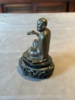 A small Chinese bronze figure of a Luohan, Ming — photo 2