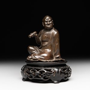 A small Chinese bronze figure of a Luohan, Ming — photo 2