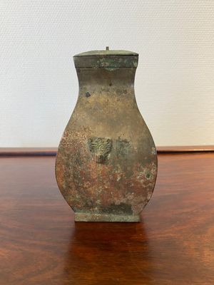 A small Chinese bronze ritual 'fang hu' vessel and cover, Warring States Period — 照片 4