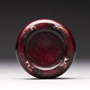 A small Chinese bronze vase with a chilong on a wooden stand, Yuan — foto 8