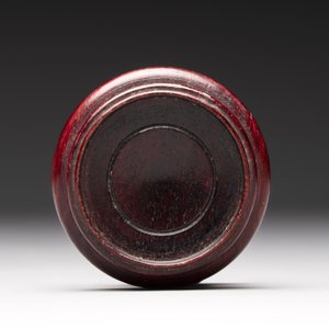 A small Chinese bronze vase with a chilong on a wooden stand, Yuan — foto 9