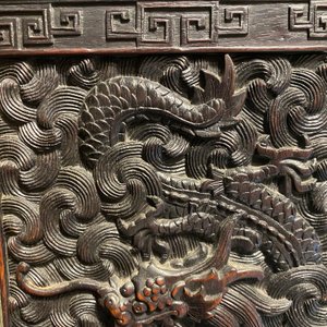 A small Chinese carved wooden 'dragon' cabinet, Republic — 照片 22