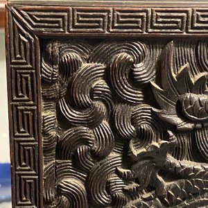 A small Chinese carved wooden 'dragon' cabinet, Republic — 照片 44
