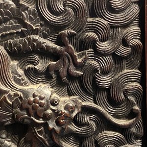 A small Chinese carved wooden 'dragon' cabinet, Republic — 照片 46