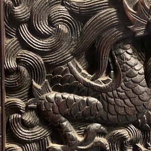A small Chinese carved wooden 'dragon' cabinet, Republic — 照片 48