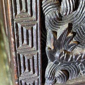 A small Chinese carved wooden 'dragon' cabinet, Republic — 照片 51