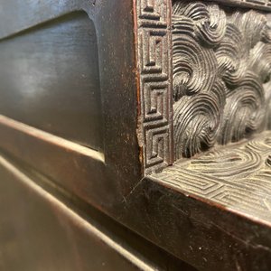 A small Chinese carved wooden 'dragon' cabinet, Republic — 照片 54
