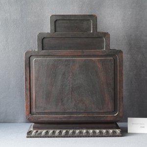 A small Chinese carved wooden 'dragon' cabinet, Republic — 照片 85