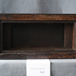 A small Chinese carved wooden 'dragon' cabinet, Republic — 照片 88