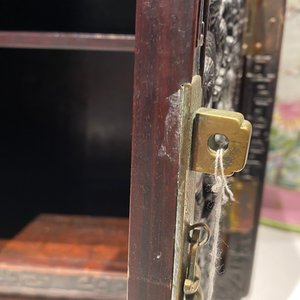 A small Chinese carved wooden 'dragon' cabinet, Republic — 照片 90