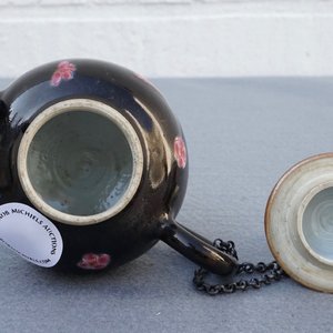 雍正乾隆   花卉粉彩黑底 茶壶   — 照片 18