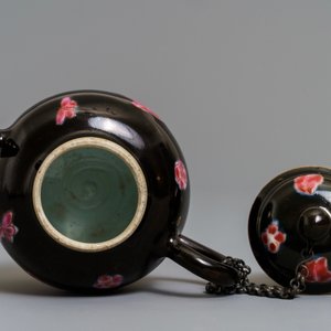 雍正乾隆   花卉粉彩黑底 茶壶   — 照片 6