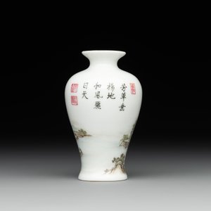 A small Chinese famille rose eggshell 'landscape' vase, Yongzheng mark, 20th C. — foto 3
