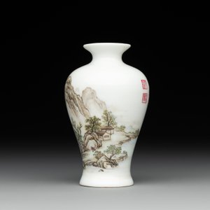 A small Chinese famille rose eggshell 'landscape' vase, Yongzheng mark, 20th C. — foto 4