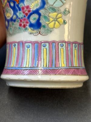 A small Chinese famille rose 'nine peaches' vase and an 'antiquities' vase, 19th C. — 照片 15