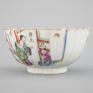 A small Chinese famille rose porcelain erotic subject bowl, 19th C. — photo 3