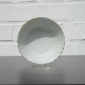 A small Chinese famille rose porcelain erotic subject bowl, 19th C. — photo 8