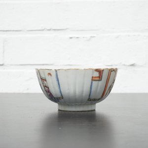 A small Chinese famille rose porcelain erotic subject bowl, 19th C. — photo 9