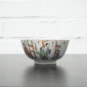 A small Chinese famille rose porcelain erotic subject bowl, 19th C. — photo 10
