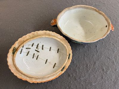 A small Chinese famille rose 'tobacco leaf' tureen and cover, Qianlong — 照片 2