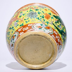 A small Chinese famille verte fish bowl with dragons on a yellow ground, 19th C. — 照片 10