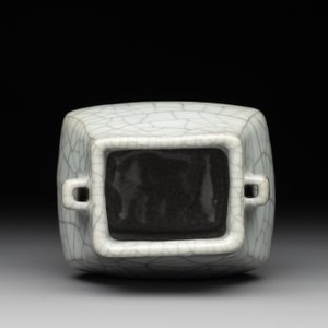 A small Chinese ge-type 'hu' vase, 18/19th C. — photo 6