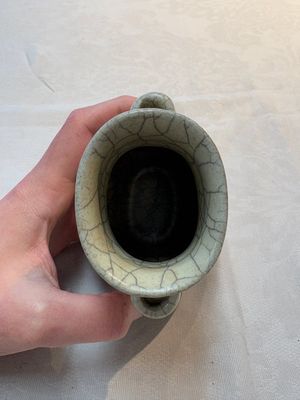 A small Chinese Ge-type 'hu' vase, 19/20th C. — photo 5