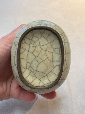 A small Chinese Ge-type 'hu' vase, 19/20th C. — photo 6
