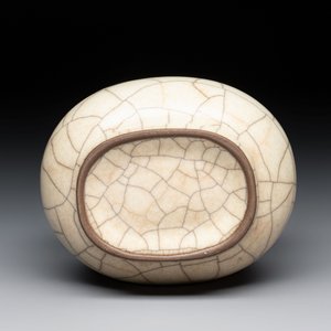 A small Chinese Ge-type 'hu' vase, 19/20th C. — photo 6
