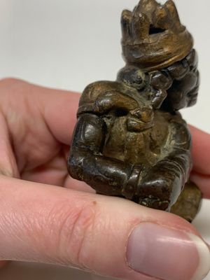 A small Chinese gilt bronze paperweight in the form of a kneeling foreigner, Ming — photo 11
