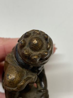 A small Chinese gilt bronze paperweight in the form of a kneeling foreigner, Ming — photo 12
